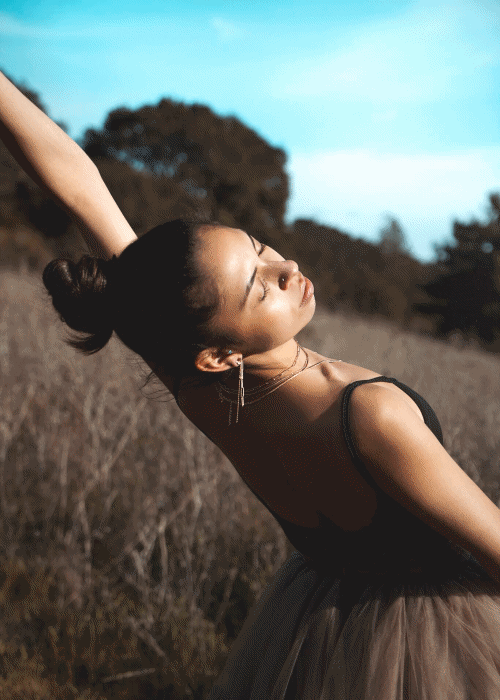 everyday minimal dainty jewelry rosegold vermeil dalhaejewelry timeless style capsule wardrobe staple minimalist fashion staple diamond cut link chain statement earrings ballet editorial
