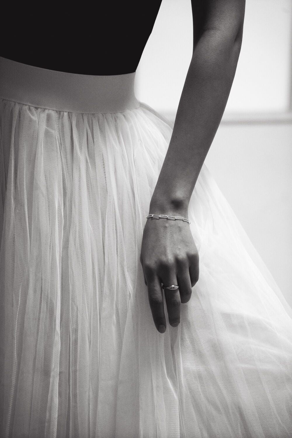 everyday minimal dainty jewelry dalhaejewelry timeless style capsule wardrobe staple minimalist fashion staple luxe link bracelet diamond cut sterling silver