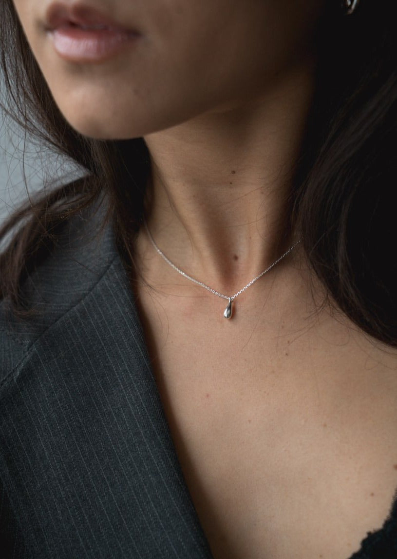 everyday minimal dainty jewelry dalhaejewelry timeless style capsule wardrobe staple minimalist fashion staple fine sterling silver gold vermeil teardrop necklace