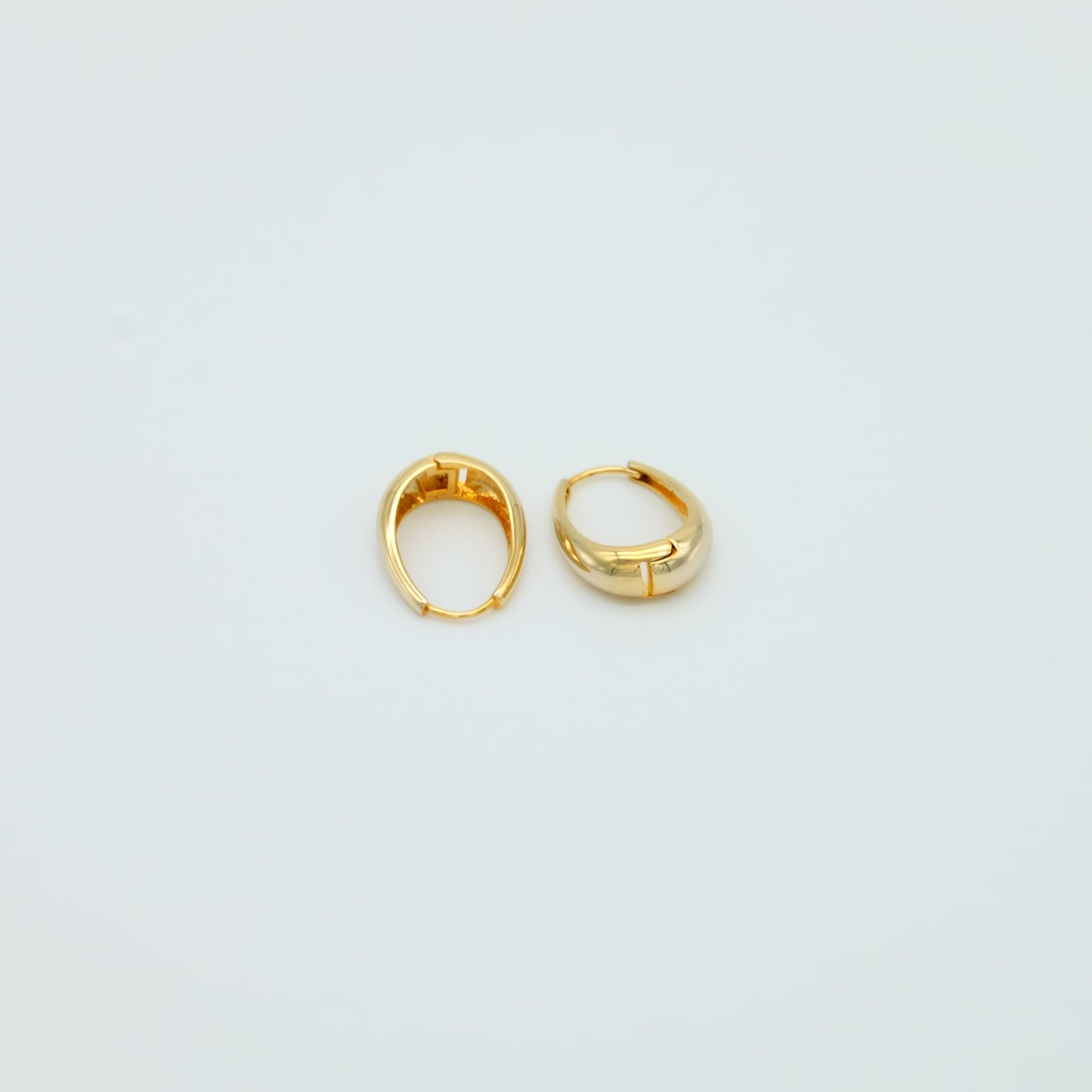 everyday minimal dainty jewelry dalhaejewelry timeless style capsule wardrobe staple minimalist fashion staple fine sterling silver gold vermeil teardrop earrings huggie hoop 