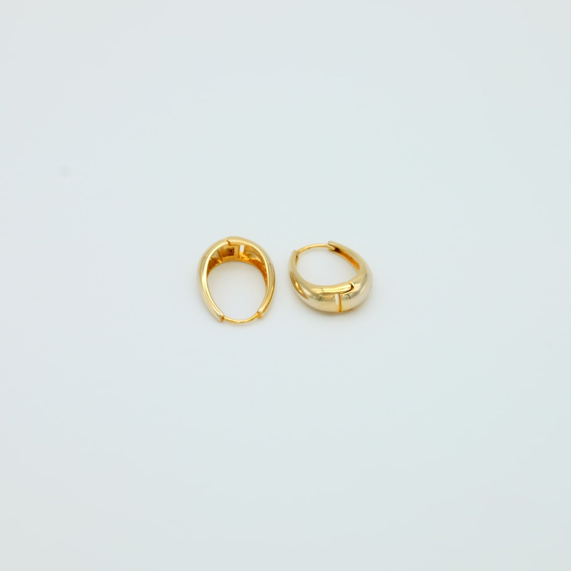 everyday minimal dainty jewelry dalhaejewelry timeless style capsule wardrobe staple minimalist fashion staple fine sterling silver gold vermeil teardrop earrings huggie hoop 