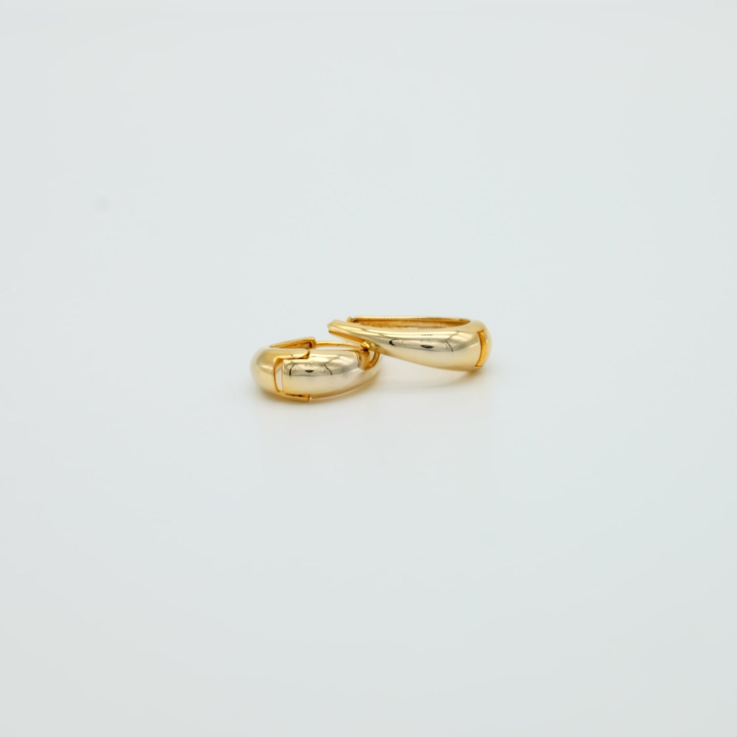 everyday minimal dainty jewelry dalhaejewelry timeless style capsule wardrobe staple minimalist fashion staple fine sterling silver gold vermeil teardrop earrings huggie hoop