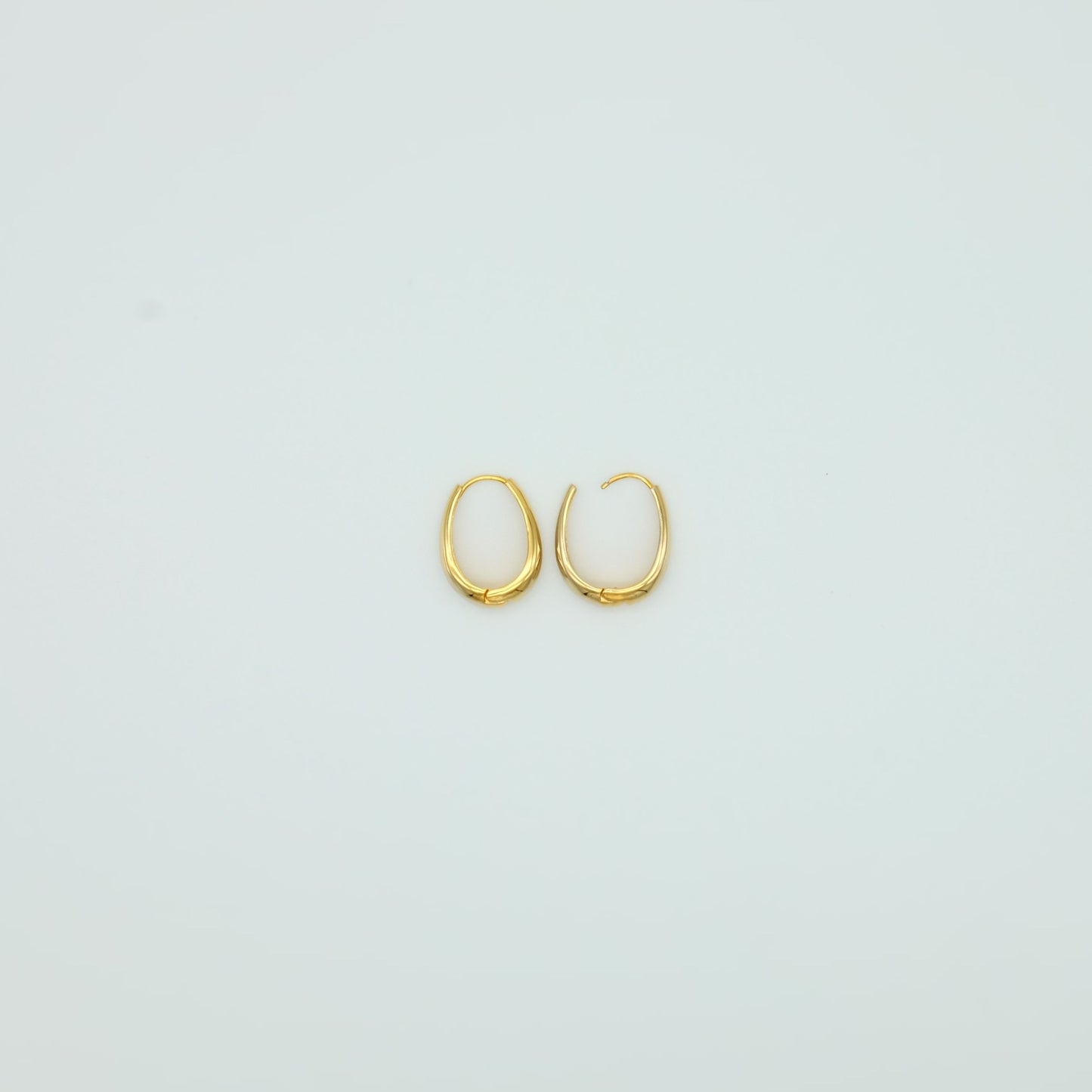 everyday minimal dainty jewelry dalhaejewelry timeless style capsule wardrobe staple minimalist fashion staple fine sterling silver gold vermeil teardrop earrings huggie hoop