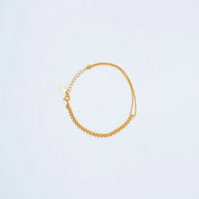 Load image into Gallery viewer, everyday minimal dainty jewelry gold vermeil dalhaejewelry timeless style capsule wardrobe staple minimalist fashion staple link chain bracelet