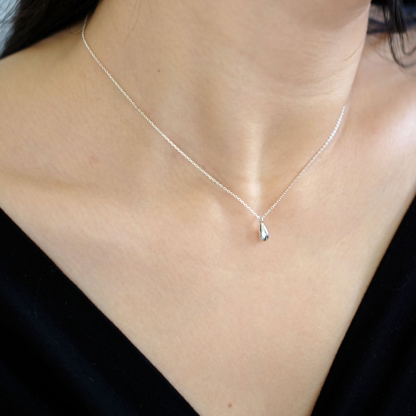 everyday minimal dainty jewelry dalhaejewelry timeless style capsule wardrobe staple minimalist fashion staple fine sterling silver gold vermeil teardrop necklace