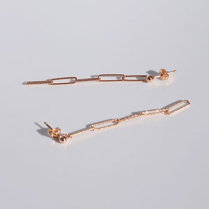 everyday minimal dainty jewelry sterling silver rose gold dalhaejewelry timeless style capsule wardrobe staple minimalist fashion staple diamond cut link chain drop earrings statement earrings