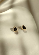 Load image into Gallery viewer, everyday minimal dainty jewelry dalhaejewelry timeless style capsule wardrobe staple minimalist fashion staple fine sterling silver gold vermeil teardrop stud earring