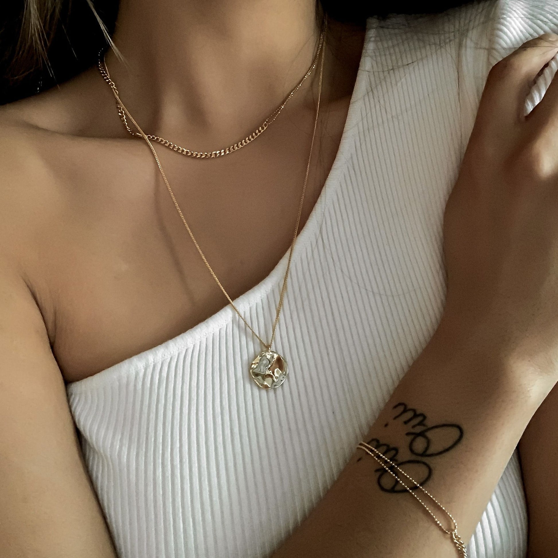 everyday minimal dainty jewelry gold vermeil dalhaejewelry timeless style capsule wardrobe staple minimalist fashion staple link chain necklace @taraleighrose