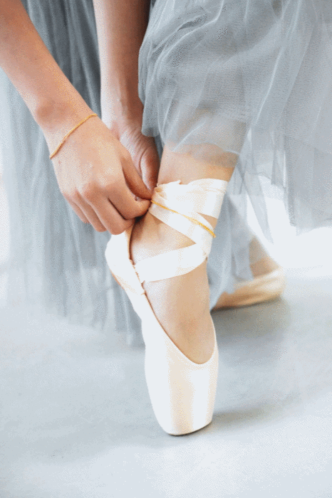 everyday minimal dainty jewelry gold vermeil dalhaejewelry timeless style capsule wardrobe staple minimalist fashion staple link chain bracelet ballet editorial toe shoes en pointe on point 