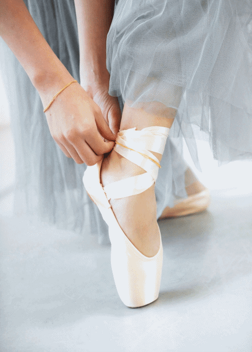 everyday minimal dainty jewelry gold vermeil dalhaejewelry timeless style capsule wardrobe staple minimalist fashion staple link chain bracelet ballet editorial toe shoes en pointe on point 