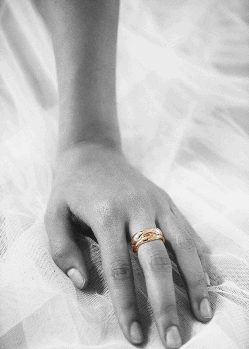 everyday minimal dainty jewelry dalhaejewelry timeless style capsule wardrobe staple minimalist fashion staple statement ring stackable ring wave ring ballet editorial 